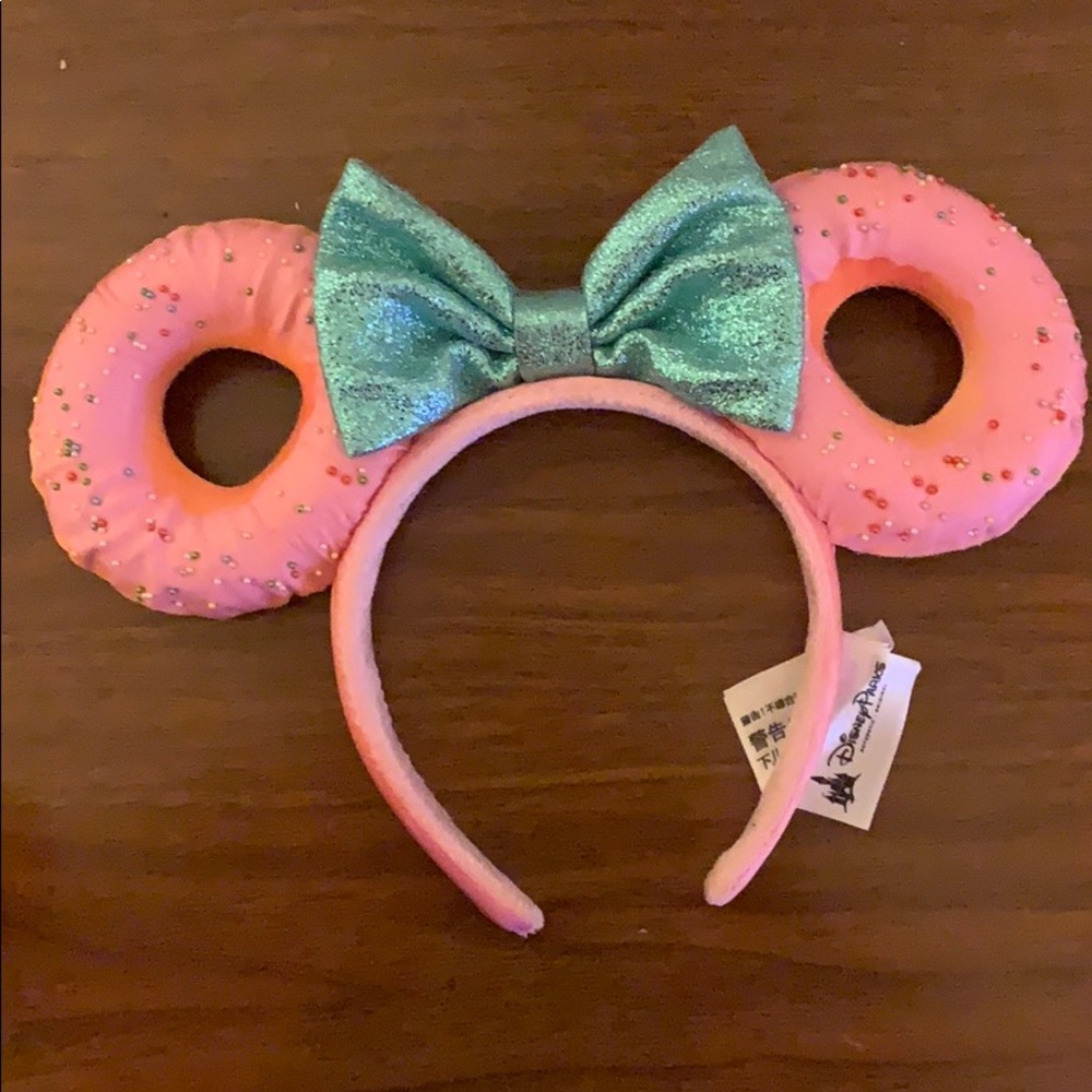 Disney Parks Foodie Donut Minnie Ears NWOT